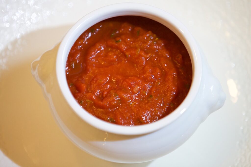 Die perfekte Tomatensauce: So gelingt dir der authentische Geschmack Italiens mühelos! (Salsa di pomodoro)